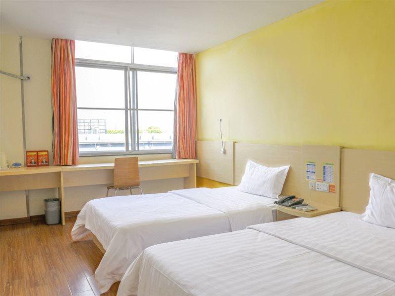 7Days Inn Guangzhou South Railway Station Nan Pu Metro Station Luaran gambar