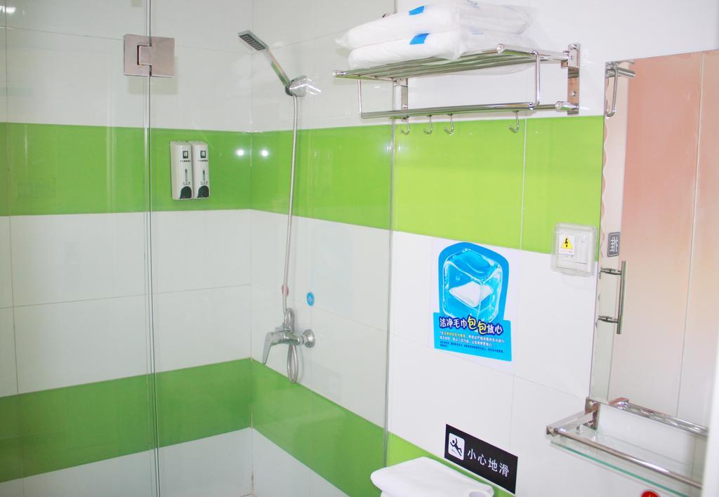 7Days Inn Guangzhou South Railway Station Nan Pu Metro Station Luaran gambar