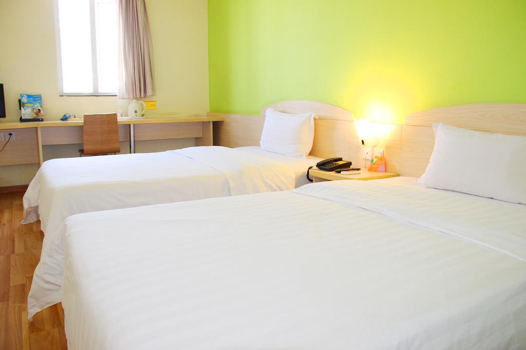 7Days Inn Guangzhou South Railway Station Nan Pu Metro Station Luaran gambar